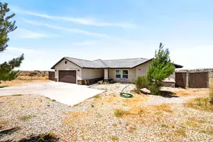 22422 Roundup Way, Apple Valley, CA 92308 - Photo 33