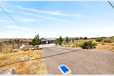 22422 Roundup Way, Apple Valley, CA 92308 - Photo 35