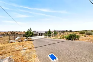 22422 Roundup Way, Apple Valley, CA 92308 - Photo 35