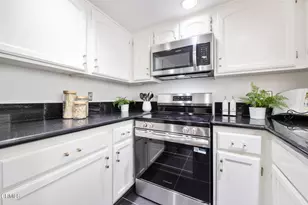49 N Parkwood Ave, Pasadena, CA 91107 - Photo 11