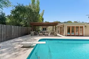 130 S Arroyo Blvd, Pasadena, CA 91105 - Photo 37