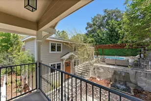 130 S Arroyo Blvd, Pasadena, CA 91105 - Photo 23