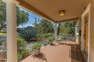 1085 N Mar Vista Ave, Pasadena, CA 91104 - Photo 3