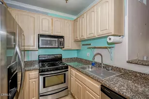 300 N El Molino Ave, Pasadena, CA 91101 - Photo 13
