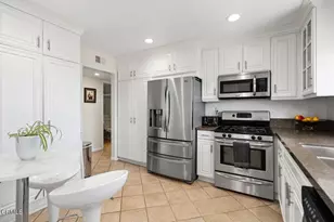 227 S Madison Ave, Pasadena, CA 91101 - Photo 19