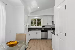 8408 Cozycroft Ave, Los Angeles, CA 91306 - Photo 15