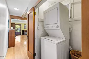 588 N Chester Ave, Pasadena, CA 91106 - Photo 9