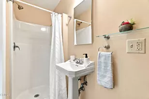 2277 Queensberry Rd, Pasadena, CA 91104 - Photo 39