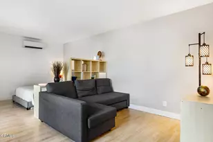 395 S Oakland Ave, Pasadena, CA 91101 - Photo 15