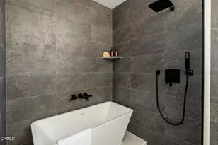 510 N Sycamore Ave, Los Angeles, CA 90036 - Photo 25