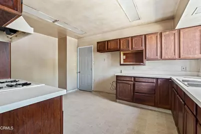 2303 W 25th Street, Los Angeles, CA 90018 - Photo 13