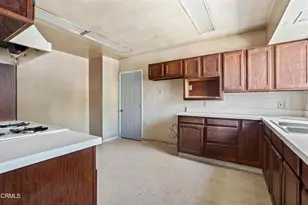 2303 W 25th St, Los Angeles, CA 90018 - Photo 13