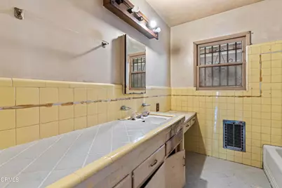 2303 W 25th Street, Los Angeles, CA 90018 - Photo 23