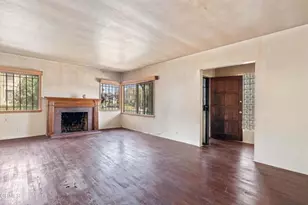 2303 W 25th St, Los Angeles, CA 90018 - Photo 9