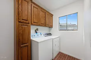 321 S Griffith Park Dr, Burbank, CA 91506 - Photo 19