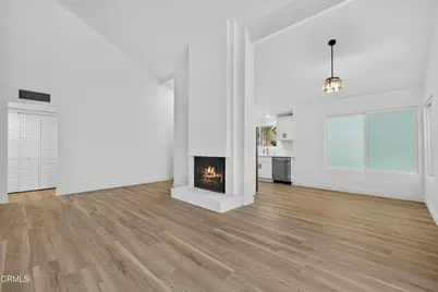 22330 Victory Boulevard #604, Los Angeles, CA 91367 - Photo 3