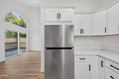 22330 Victory Boulevard #604, Los Angeles, CA 91367 - Photo 7
