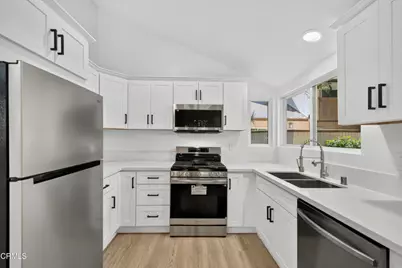 22330 Victory Boulevard #604, Los Angeles, CA 91367 - Photo 5