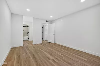 22330 Victory Boulevard #604, Los Angeles, CA 91367 - Photo 15