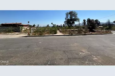 298 E Poppyfields Drive, Altadena, CA 91001 - Photo 3