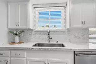 1010 Roxbury Dr, Pasadena, CA 91104 - Photo 9