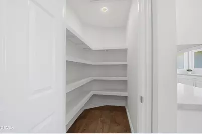 960 Crestview Drive, Pasadena, CA 91107 - Photo 23