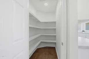 960 Crestview Dr, Pasadena, CA 91107 - Photo 23