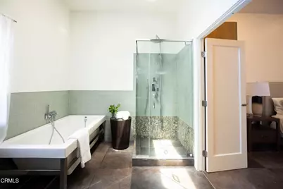 3836 De Longpre Avenue, Los Angeles, CA 90027 - Photo 27