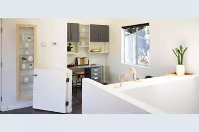 3836 De Longpre Avenue, Los Angeles, CA 90027 - Photo 15