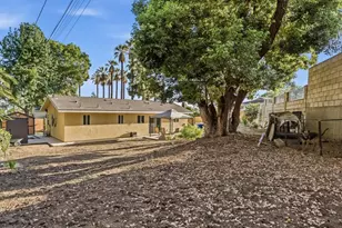 1016 N Palm Dr, Azusa, CA 91702 - Photo 29