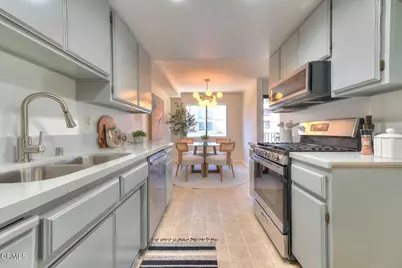 285 S Sierra Madre Boulevard #E, Pasadena, CA 91107 - Photo 7