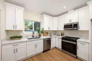 2002 E Woodlyn Rd, Pasadena, CA 91104 - Photo 37