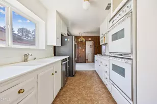9424 Crystal View Dr, Tujunga, CA 91042 - Photo 13