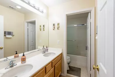 28450 Redwood Canyon Place, Santa Clarita, CA 91390 - Photo 37