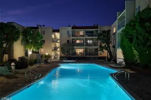 18307 Burbank, Tarzana, CA 91356 - Photo 19