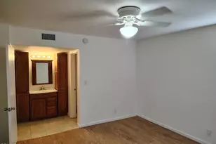 18307 Burbank, Tarzana, CA 91356 - Photo 5