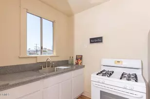 833 N Ridgewood Pl, Los Angeles, CA 90038 - Photo 9