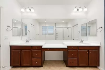 17326 Parque Vanowen Way, Lake Balboa, CA 91406 - Photo 25