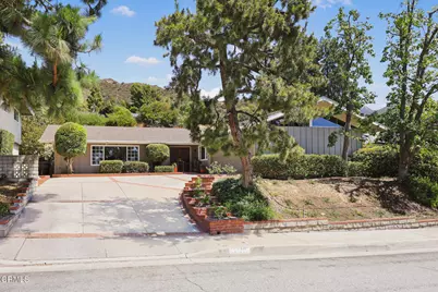 2725 Brierhaven Drive, La Crescenta, CA 91214 - Photo 5