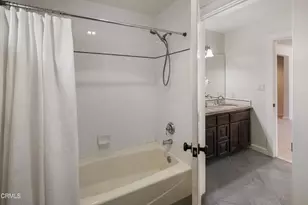 10128 Golden Oaks Ave, Los Angeles, CA 91042 - Photo 37