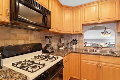 18409 Collins Street #F, Los Angeles, CA 91356 - Photo 13