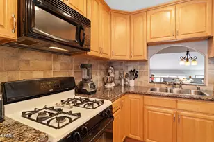 18409 Collins St, Los Angeles, CA 91356 - Photo 13