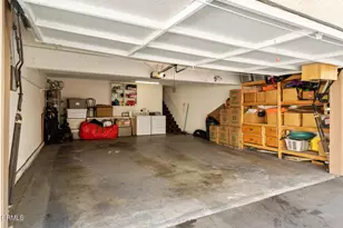 18409 Collins St, Los Angeles, CA 91356 - Photo 25