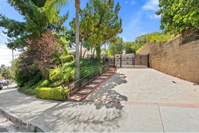 1480 E Glenoaks Boulevard, Glendale, CA 91206 - Photo 5