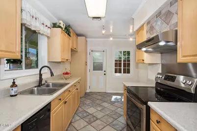 10373 Newhome Avenue, Sunland, CA 91040 - Photo 9