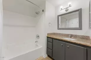 160 S Hudson Ave, Pasadena, CA 91101 - Photo 17