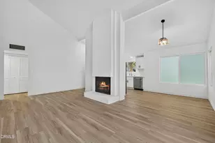 22330 Victory Blvd, Los Angeles, CA 91367 - Photo 3