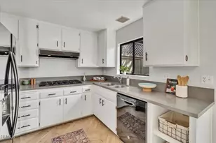 640 Wilcox Ave, Los Angeles, CA 90004 - Photo 17
