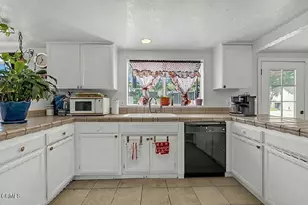42041 Ivesgrove Dr, Quartz Hill, CA 93536 - Photo 9