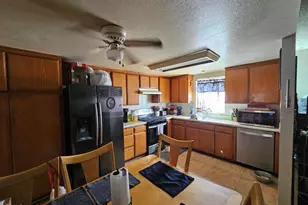 420 E B St, Colton, CA 92324 - Photo 25